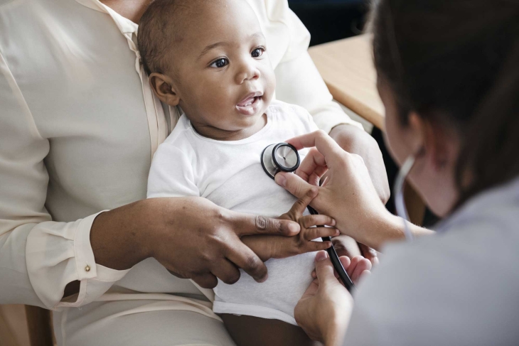 APLV bébé avec docteur